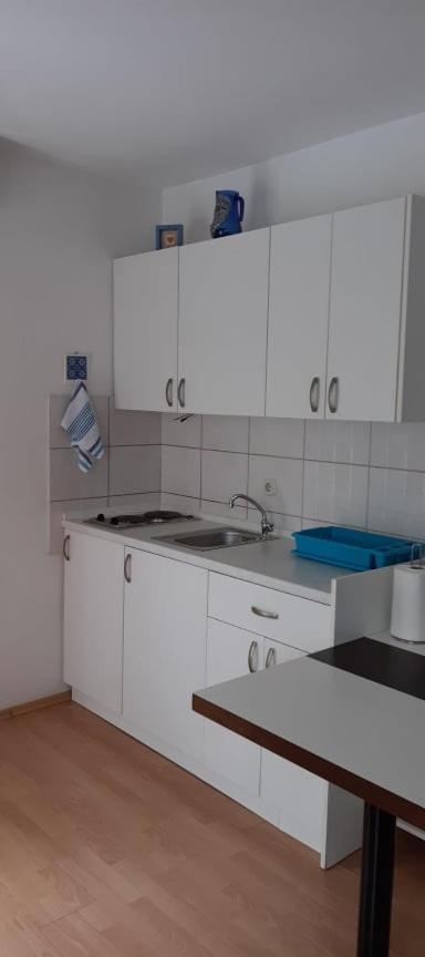 Peace And Quiet Apartment In Brela, Croatia Eksteriør billede